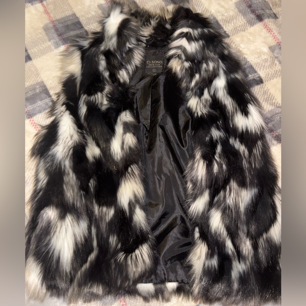 Ci Sono, Cavalini, Inc. Faux Fur Vest Black & Cream. Outerwear, Stylish, Fab 🖤